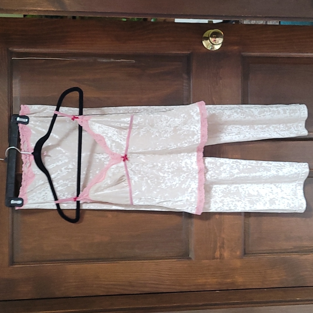 XS - S - 2 PIECE Victoria's Secret Angel's Lounge set. Top small - bottom XS